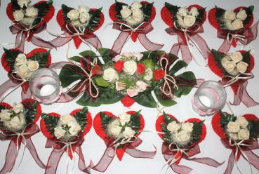 Tischaufleger - Tischgesteck 15 teilig rote Herzen mit Rosen